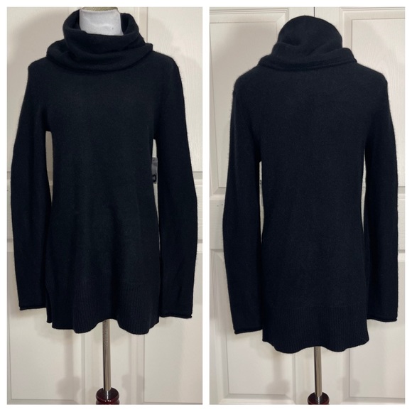 Saks Fifth Avenue Sweaters - NWT! Cashmere! Saks Fifth Avenue cashmere sweater